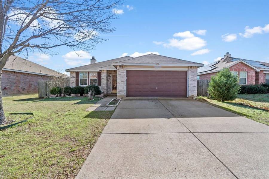 2043 Paducah Lane, Grand Prairie, TX 75052