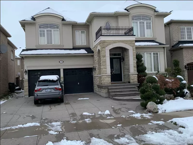 32 Bainsville CIR, Brampton, ON L6P 3A4