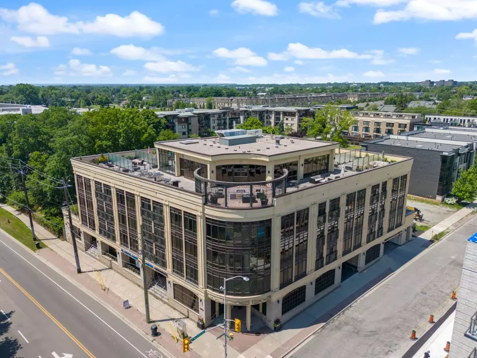 Oakville, ON L6K 0H8,205 Lakeshore RD W #206