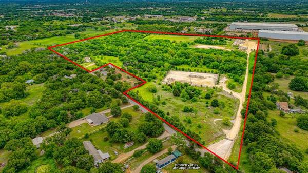 1201 S Briaroaks Road, Burleson, TX 76031