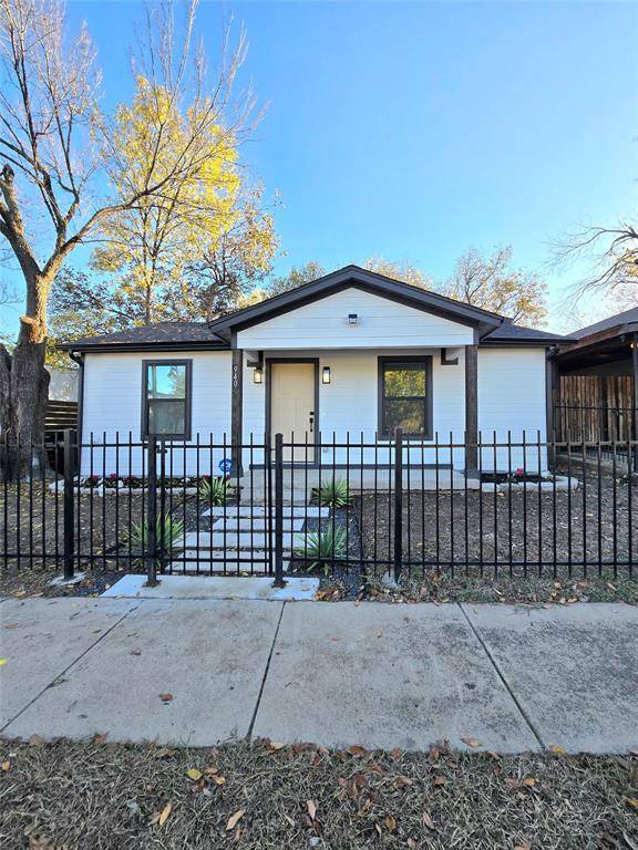 940 E Dashwood Street, Fort Worth, TX 76104