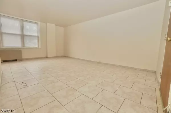 Elizabeth City, NJ 07208,704-712 N Broad St Unit 1A #1A