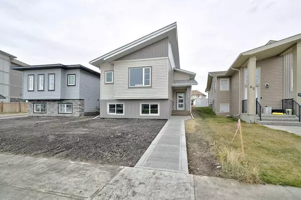 58 Livingston Close E, Red Deer, AB T4R 0S8