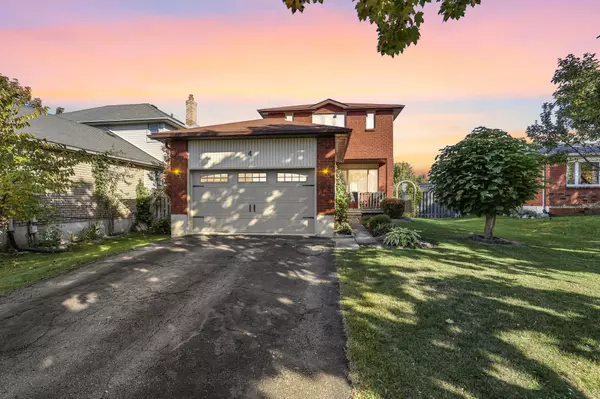 4 Hopkins RD, Barrie, ON L4M 5Y2