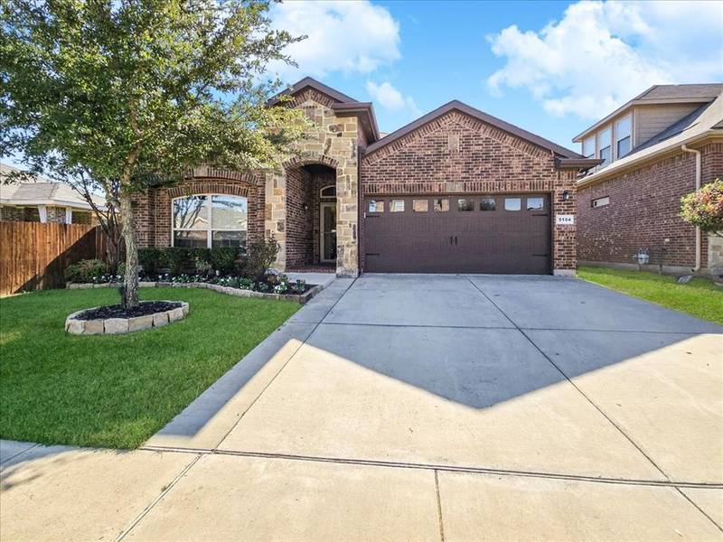 5104 Glen Meadow Drive, Arlington, TX 76001