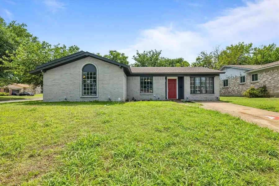 6033 Crosswood Lane, Dallas, TX 75241