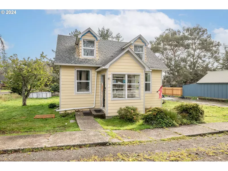 110 ADVENT ST, Ilwaco, WA 98624