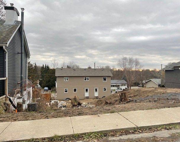 Greater Napanee, ON K7R 1W8,0 MILL ST W