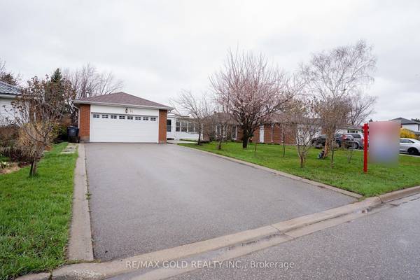 31 Dorchester DR, Brampton, ON L6T 3C8