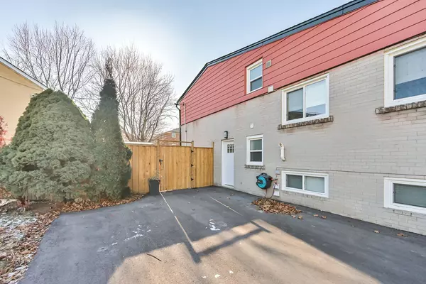 Toronto W09, ON M9R 1V4,117 Kingsview BLVD #BSMT