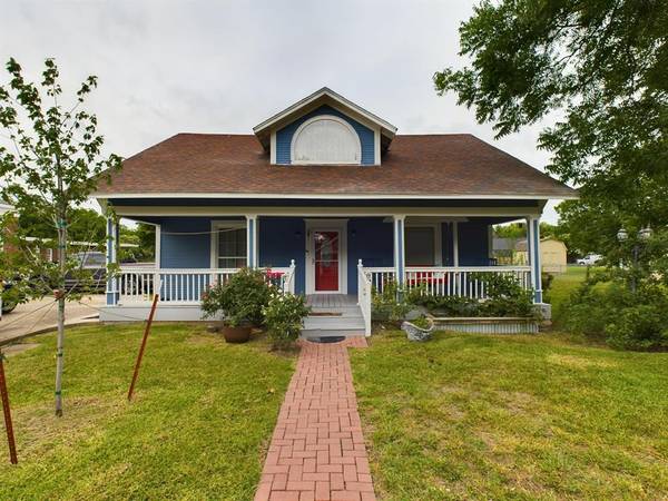 108 Methodist Street,  Red Oak,  TX 75154