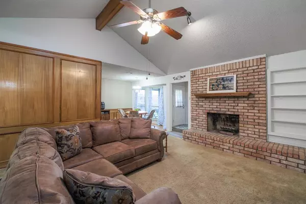 Euless, TX 76039,207 Almond Lane