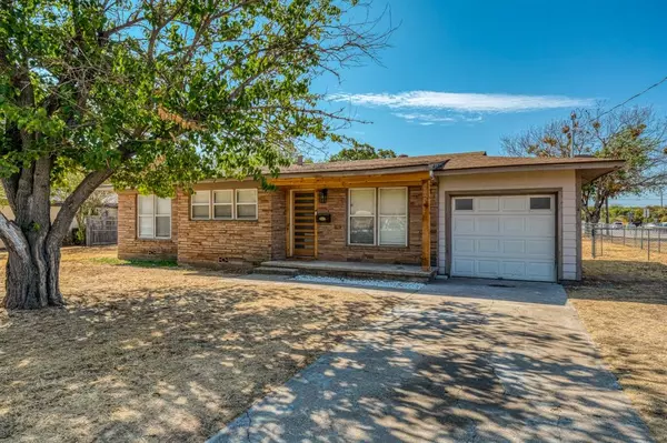 613 Crestview Drive, Granbury, TX 76048