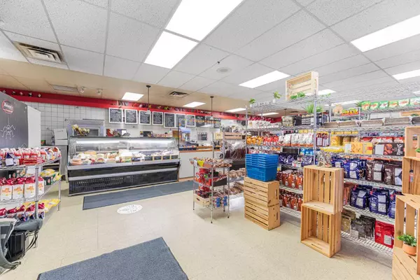 Calgary, AB T2B 0X6,1840 36 ST Southeast