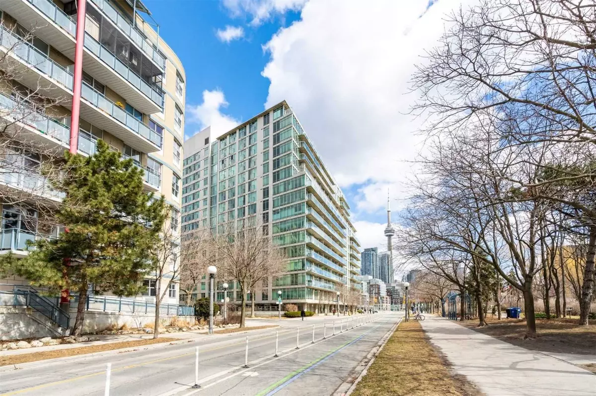 Toronto C01, ON M5V 3N2,650 Queens Quay W #1211