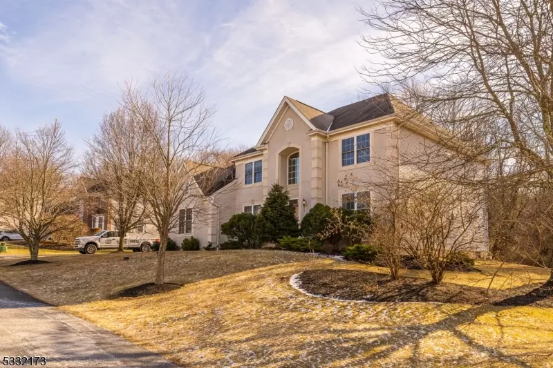 11 Shadow Hill Way, Washington Twp., NJ 07840