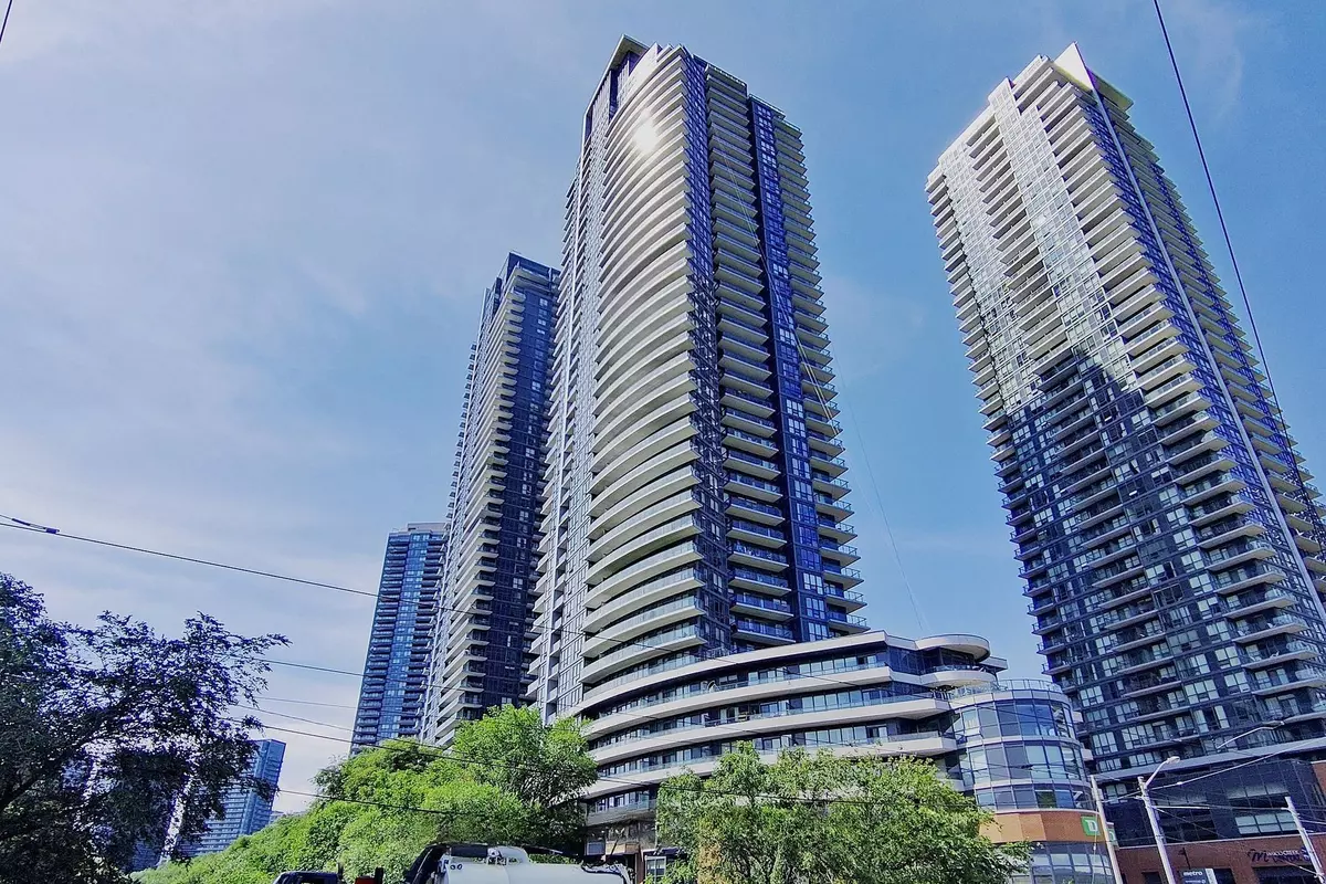 Toronto W06, ON M8V 0C2,2212 Lakeshore BLVD W #3206