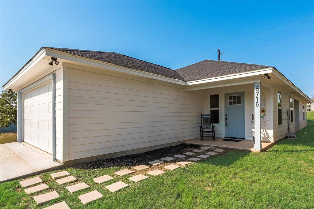 Granbury, TX 76048,5716 Highland Drive