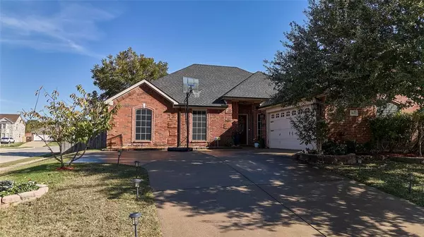 1612 Nashwood Drive, Grand Prairie, TX 75051