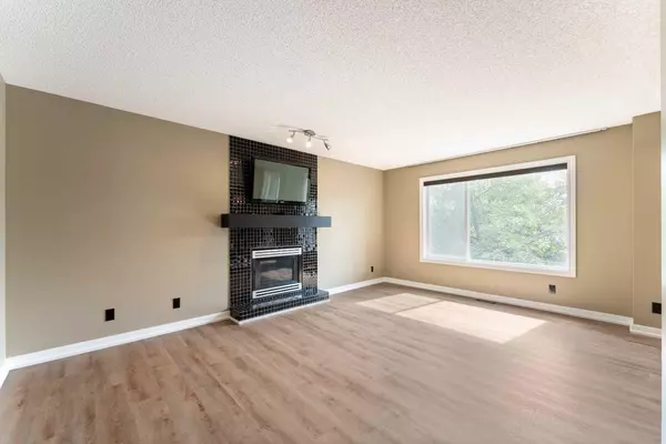 Calgary, AB T3L 1Y8,164 Schooner Close NW