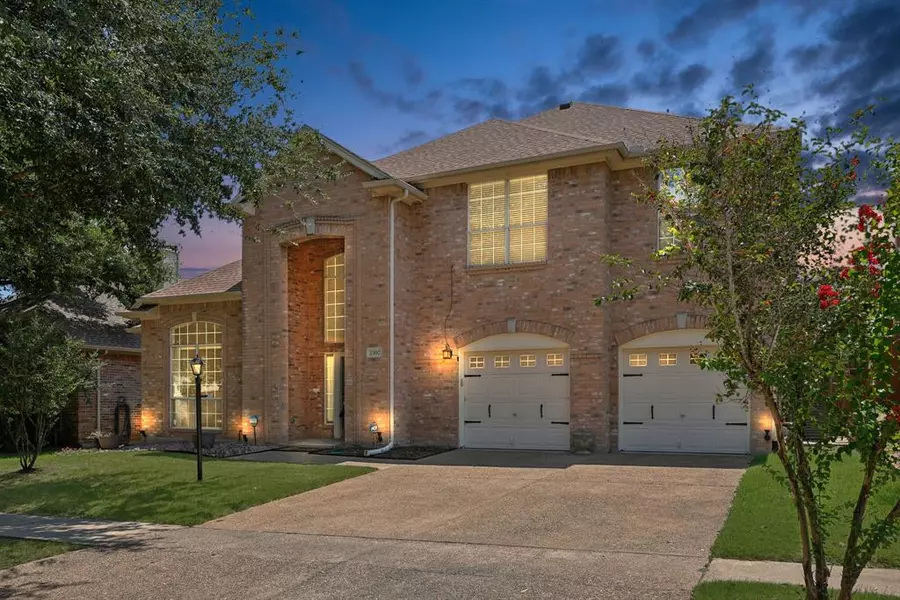 2302 Crest Park Drive, Arlington, TX 76006