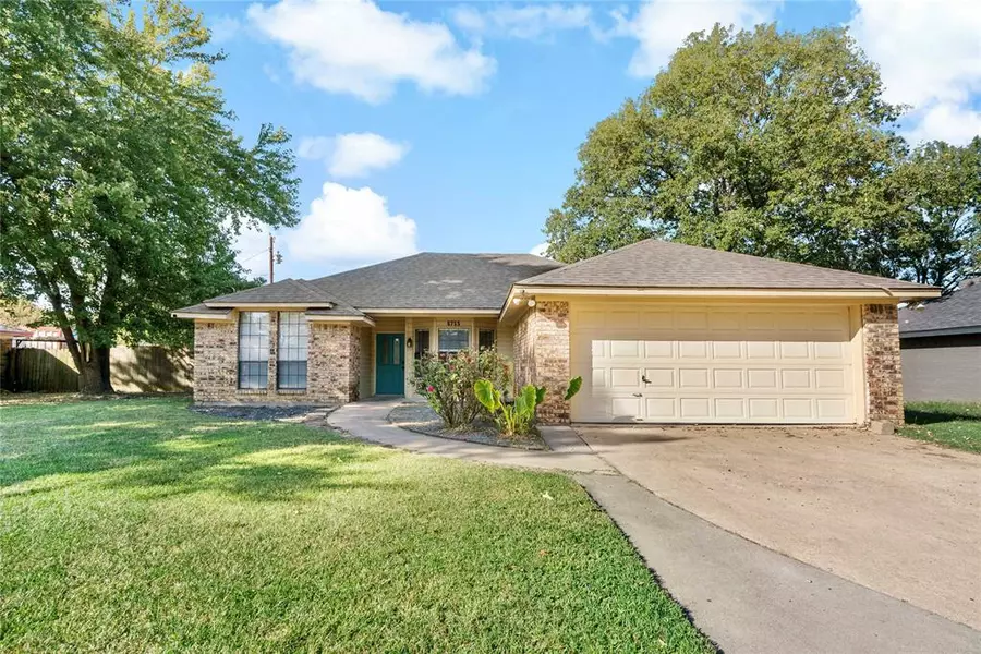 6755 Pecan Place, Reno, TX 75462