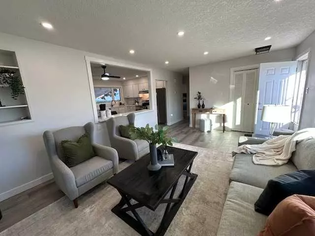 21 Healy DR Southwest, Calgary, AB T2V 2Z8