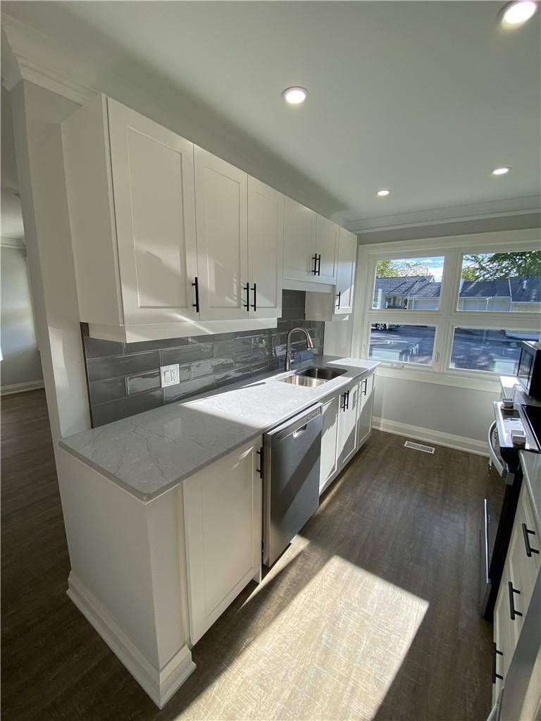 Hamilton, ON L9B 1T8,40 Szollosy CIR