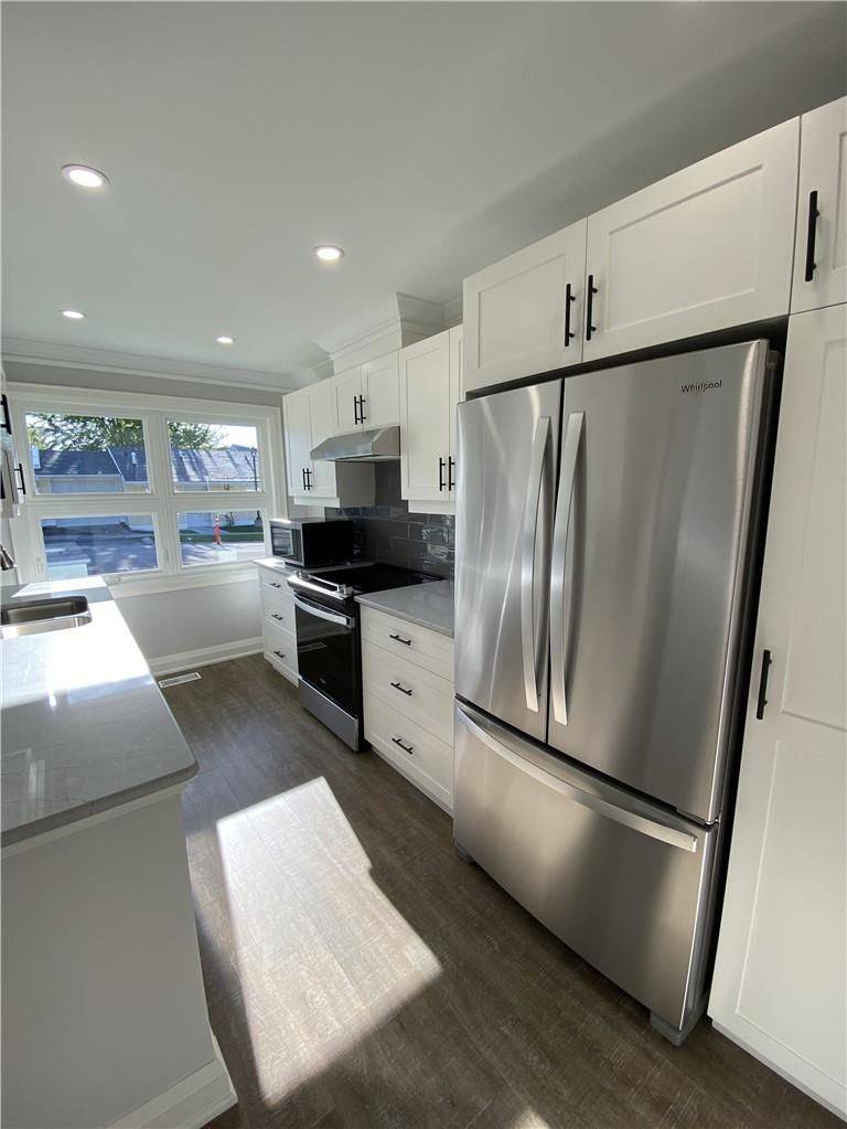 Hamilton, ON L9B 1T8,40 Szollosy CIR