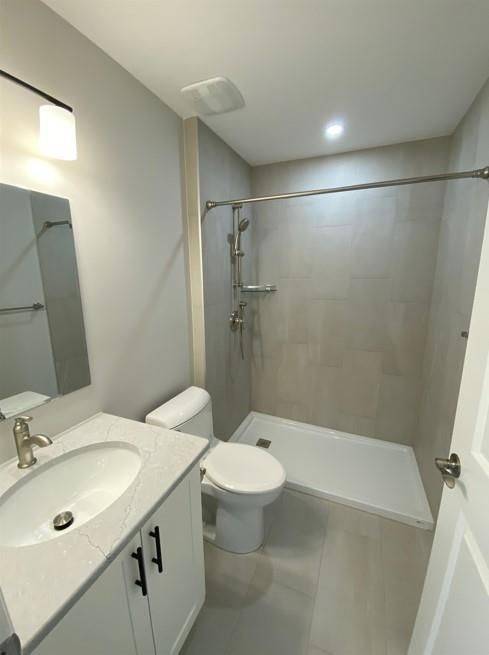Hamilton, ON L9B 1T8,40 Szollosy CIR