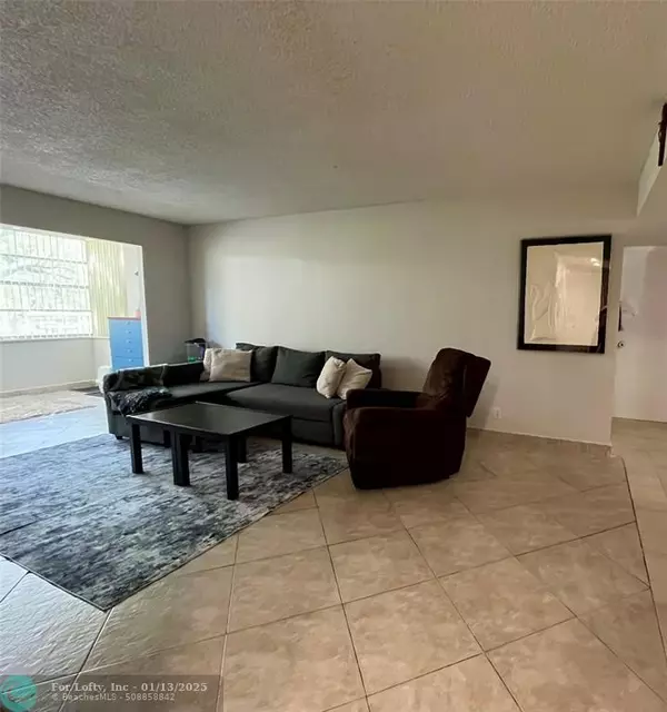 Plantation, FL 33317,6500 Cypress Rd  #205