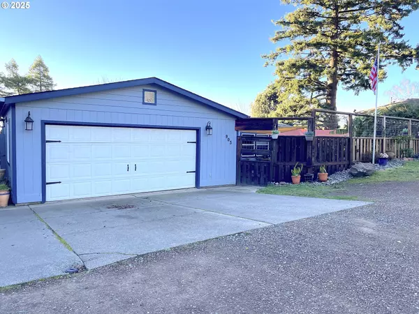 Brookings, OR 97415,903 BARBRA LN