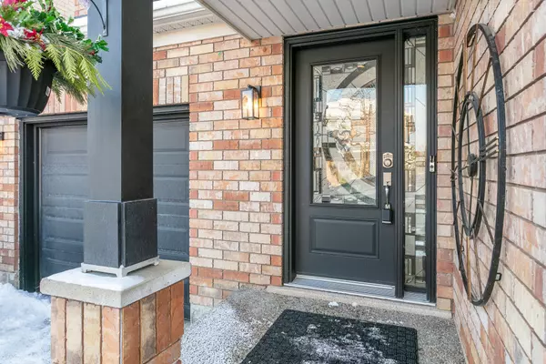 Oakville, ON L6M 4Y3,2406 Falkland CRES