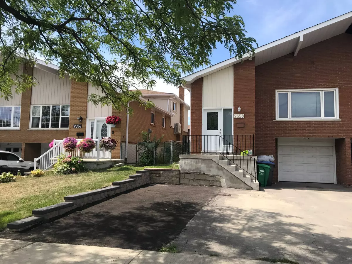 Mississauga, ON L5M 3H1,2558 Palisander AVE #Upper