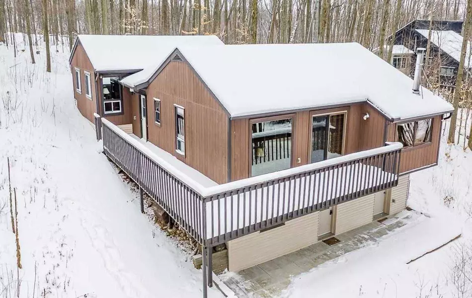 33 Huronwoods DR, Oro-medonte, ON L0K 1E0