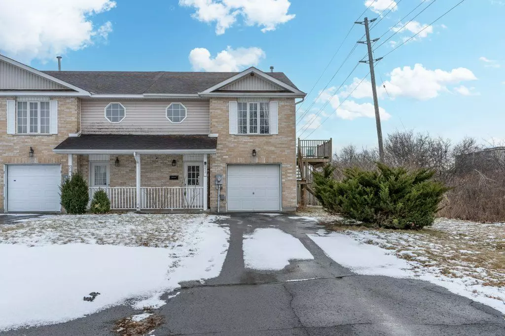 Kingston, ON K7M 8Y1,513 Farnham CT