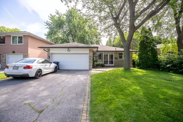 41 Wycliffe CRES, Toronto C15, ON M2K 1V7