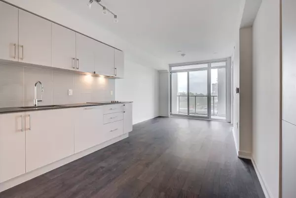 27 Bathurst ST #308W, Vaughan, ON M5V 0R1