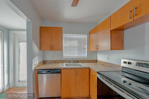 Sunrise, FL 33322,7891 Sunrise Lakes Dr  #304