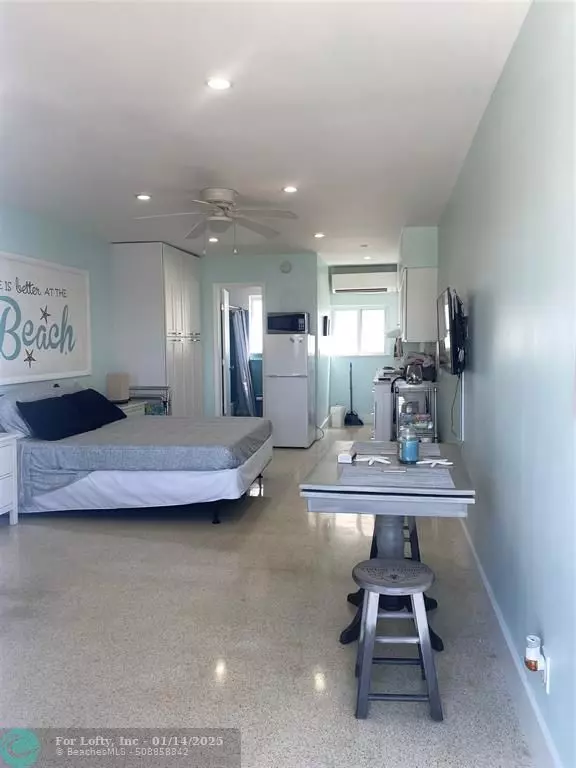 Lauderdale By The Sea, FL 33308,4228 N Ocean Dr  #11