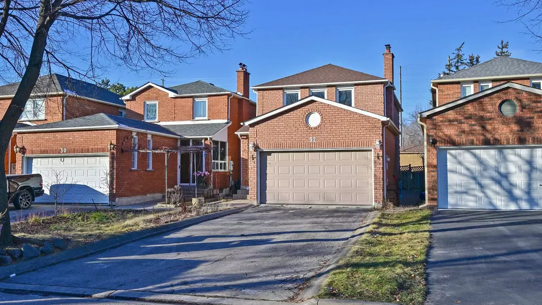 32 Mountfield CRES, Vaughan, ON L4J 7E8