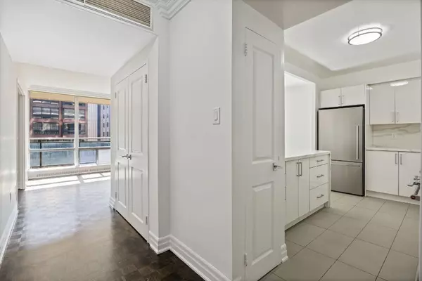 50 Price Arthur AVE #701, Toronto C02, ON M5R 1B5