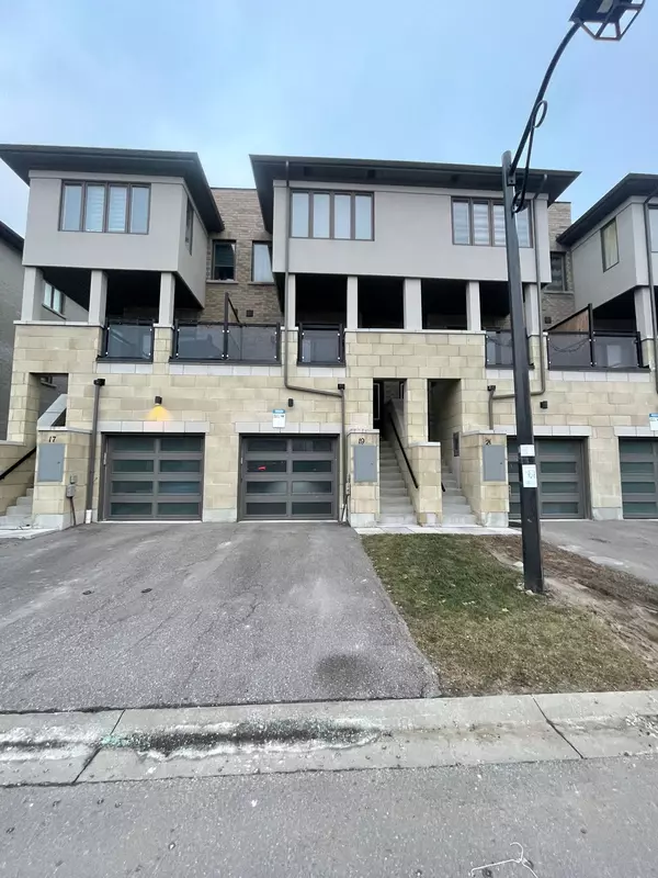 19 Donald Fleming WAY, Whitby, ON L1R 0N8