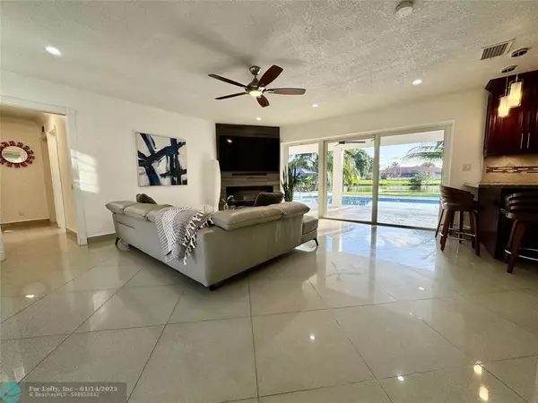 Plantation, FL 33317,481 W Tropical Way