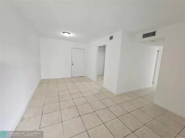 Lauderdale Lakes, FL 33311,3610 NW 21st St  #206