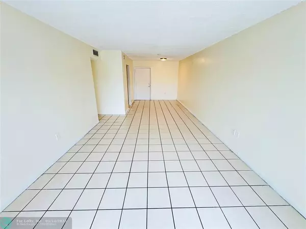 Lauderdale Lakes, FL 33311,3610 NW 21st St  #205