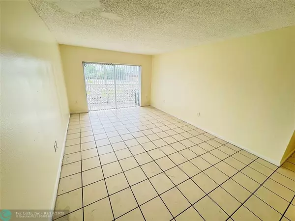 Lauderdale Lakes, FL 33311,3610 NW 21st St  #205