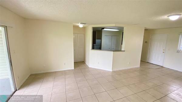 Lauderdale Lakes, FL 33309,3417 NW 44th St  #104