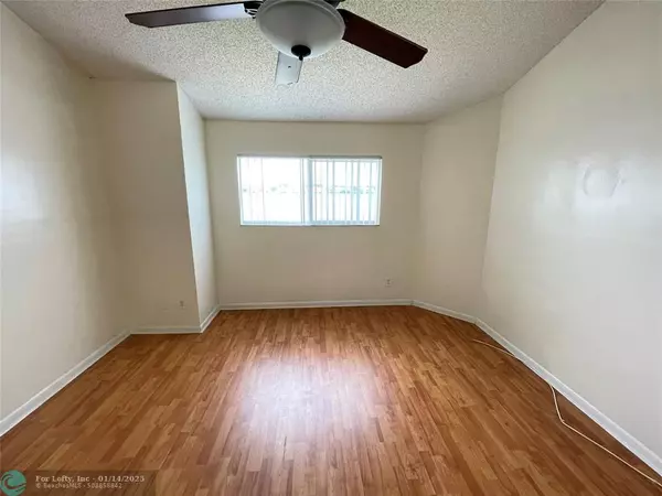 Lauderdale Lakes, FL 33309,3409 NW 44th St  #205