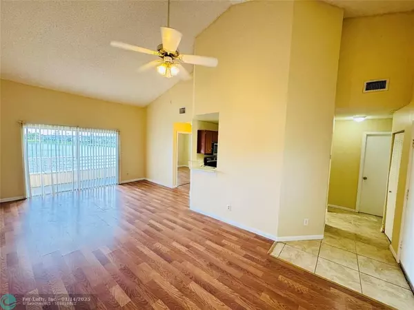 Lauderdale Lakes, FL 33309,3449 NW 44th St  #202